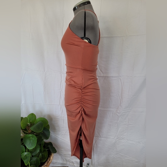 Firefly bodycon pink dress with asymmetrical hem - Picture 3 of 11